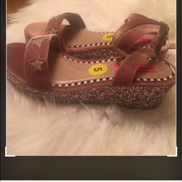 BETSEY JOHNSON KENNA SANDALS SIZE 5 NWT - Picture 1 of 7